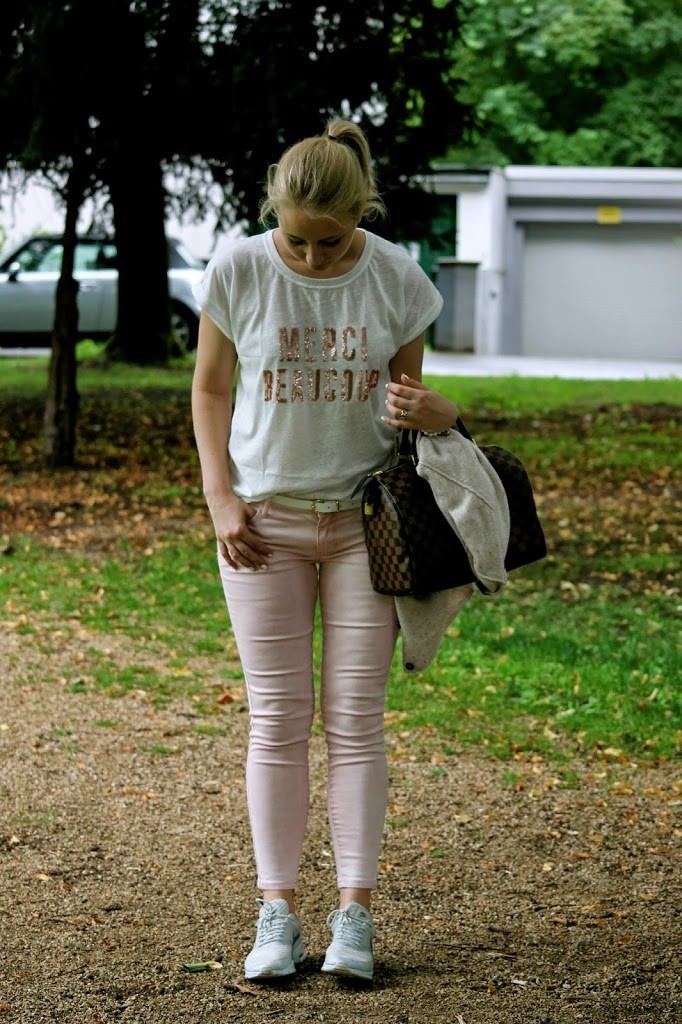 statement t-shirt merci beaucoup rosa hose statement t-shirt merci beaucoup rosa hose