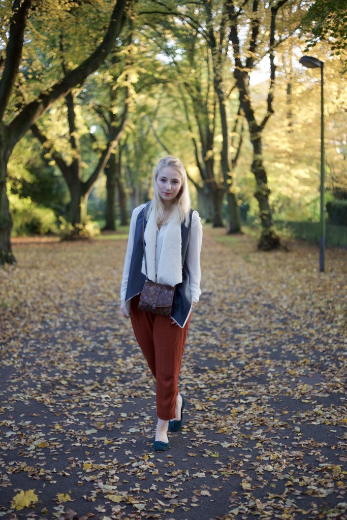 Autumn_Outfit_Fashion_Vest_Weste_Fashionvernissage_2384