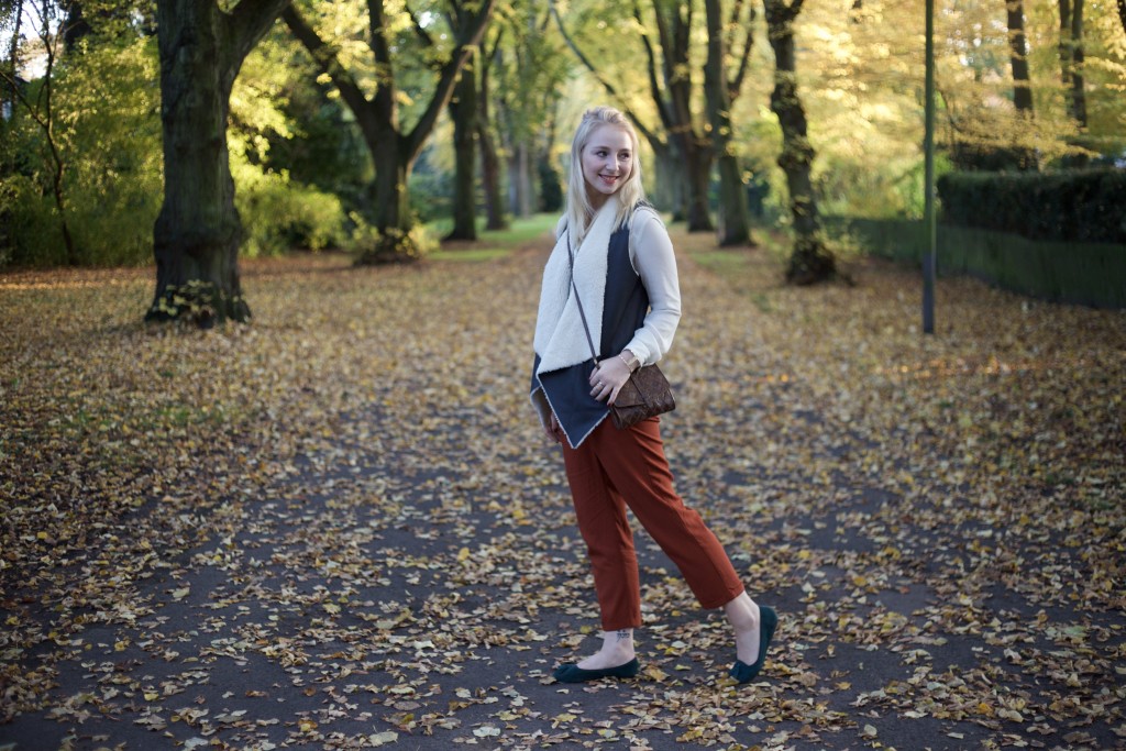 Autumn_Outfit_Fashion_Vest_Weste_Fashionvernissage_2397