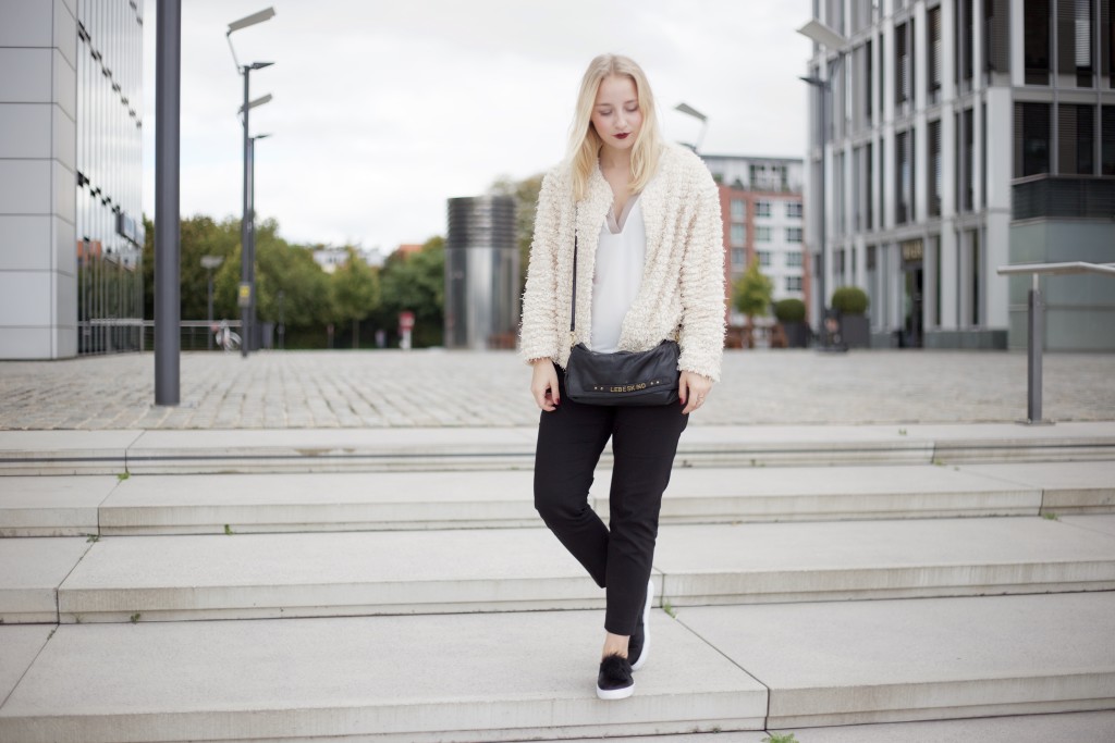 Fluffy_Coat_Fashion_Blogger_Cologne_Mode_Blog_1917