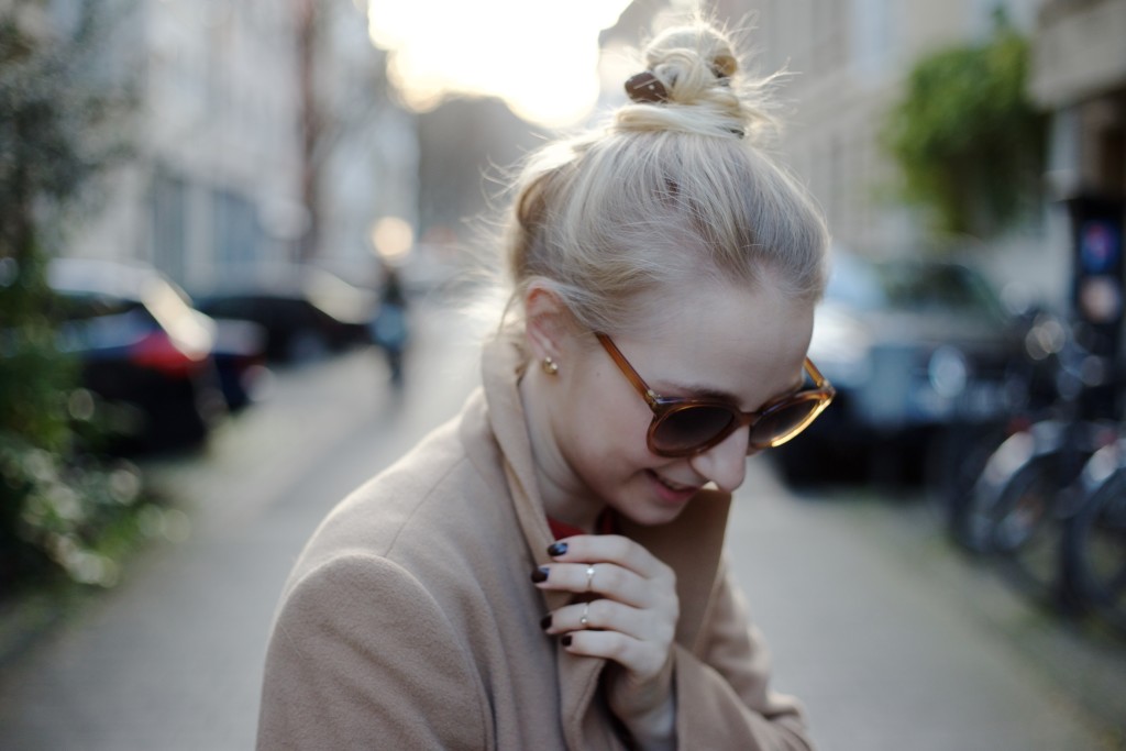 camel_coat_trend_fashionvernissage_docs_blog_4085