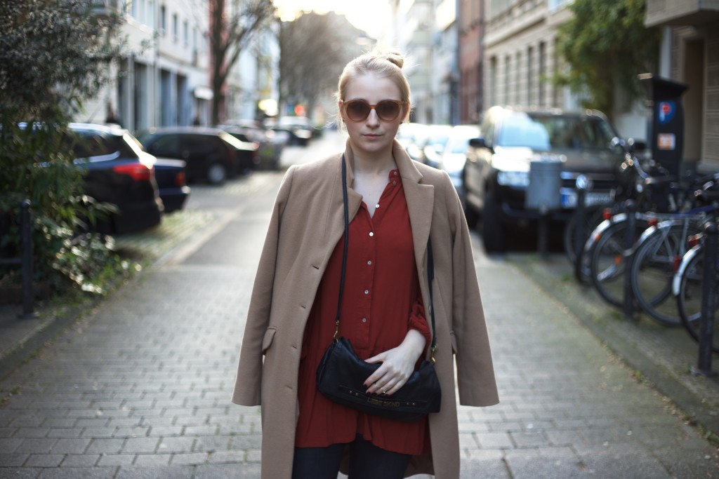 camel_coat_trend_fashionvernissage_docs_blog_4086