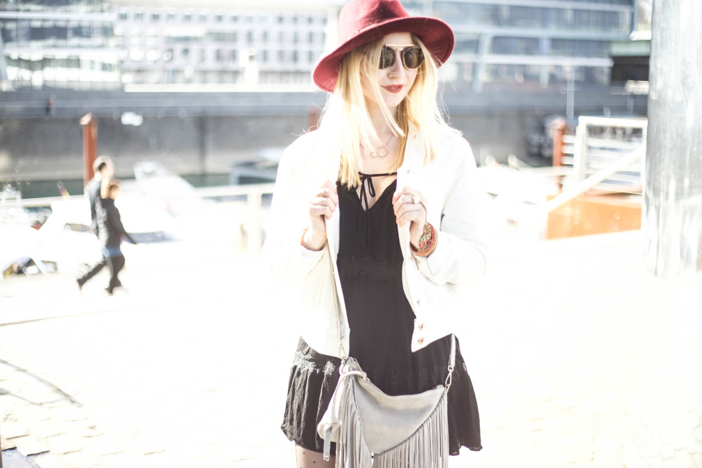 coachella-look-fashion-outfit-cat-boots-stopwatch-1608