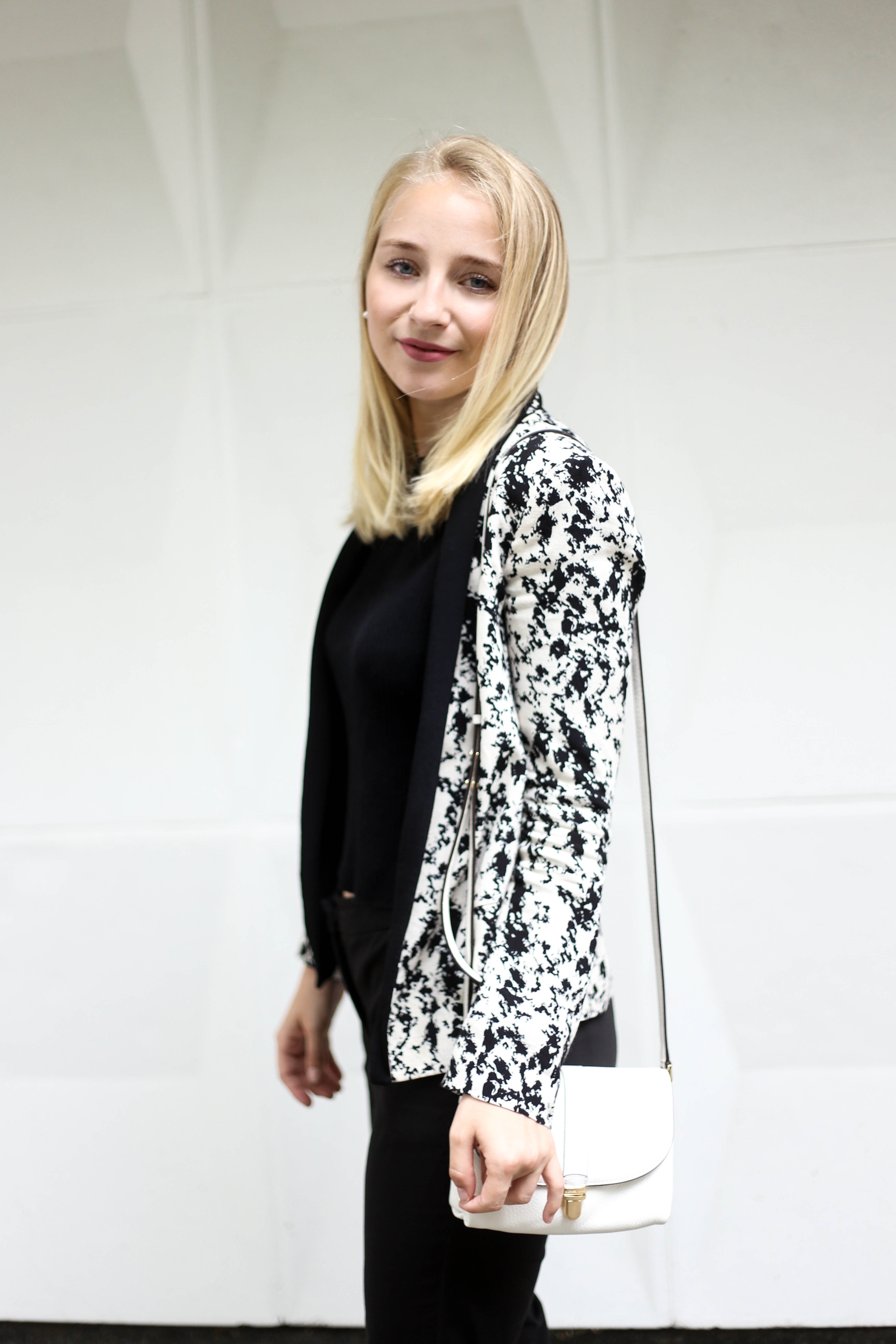 anzugshose-alltag-dalmatiner-blazer-outfit-fashionblog-berlin-köln_1997