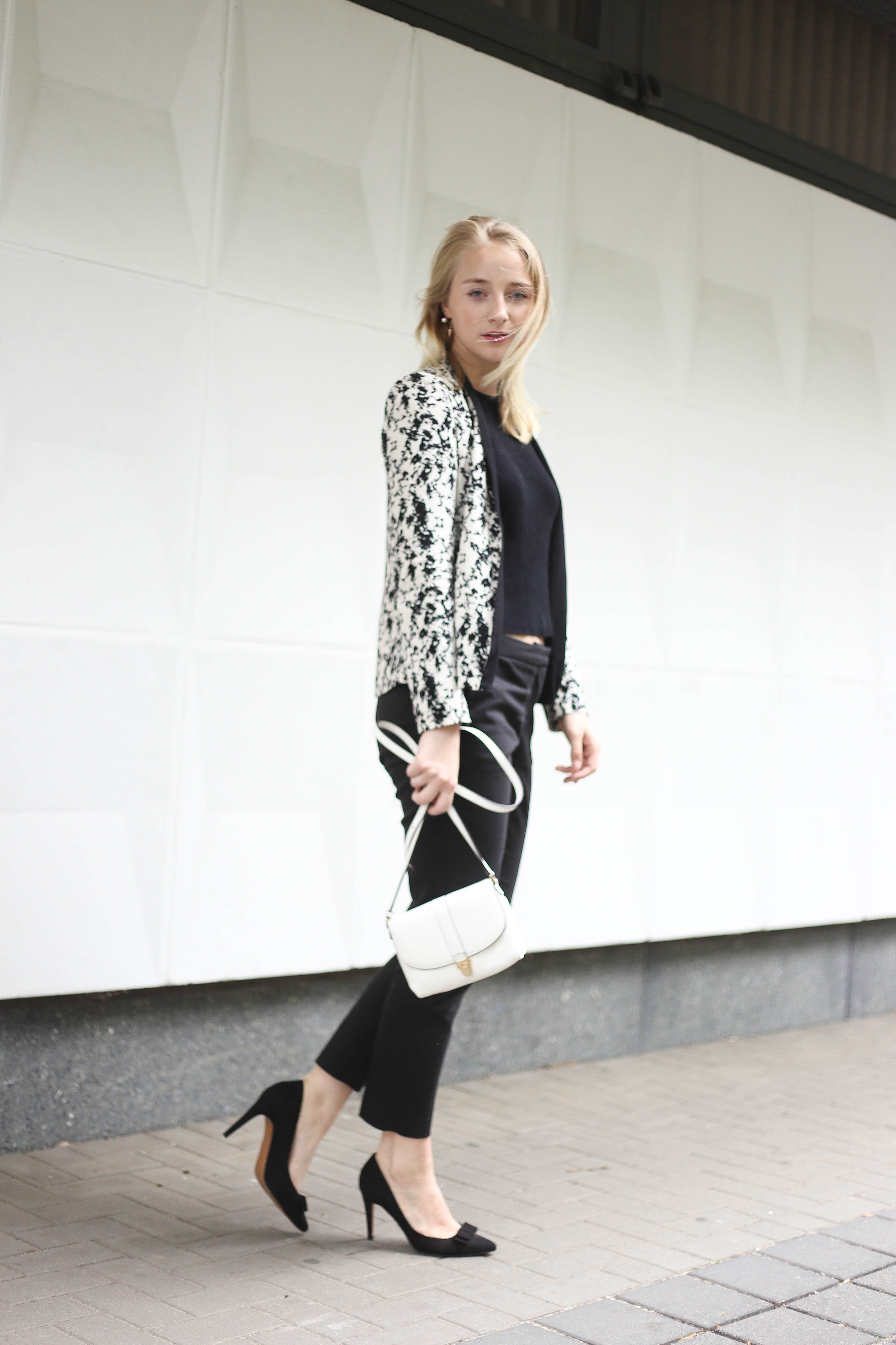 anzugshose-alltag-dalmatiner-blazer-outfit-fashionblog-berlin-köln_2075
