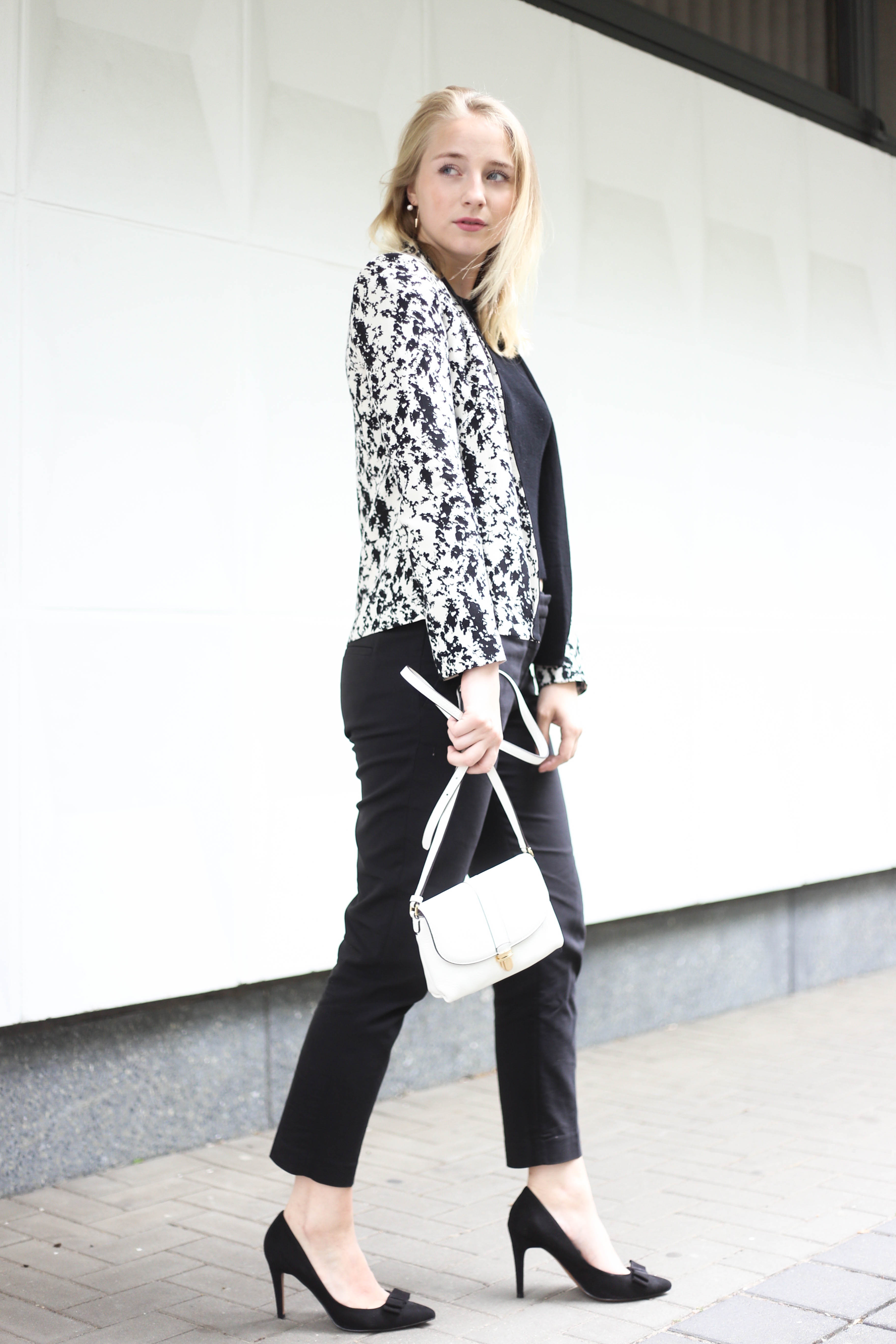 anzugshose-alltag-dalmatiner-blazer-outfit-fashionblog-berlin-köln_2081