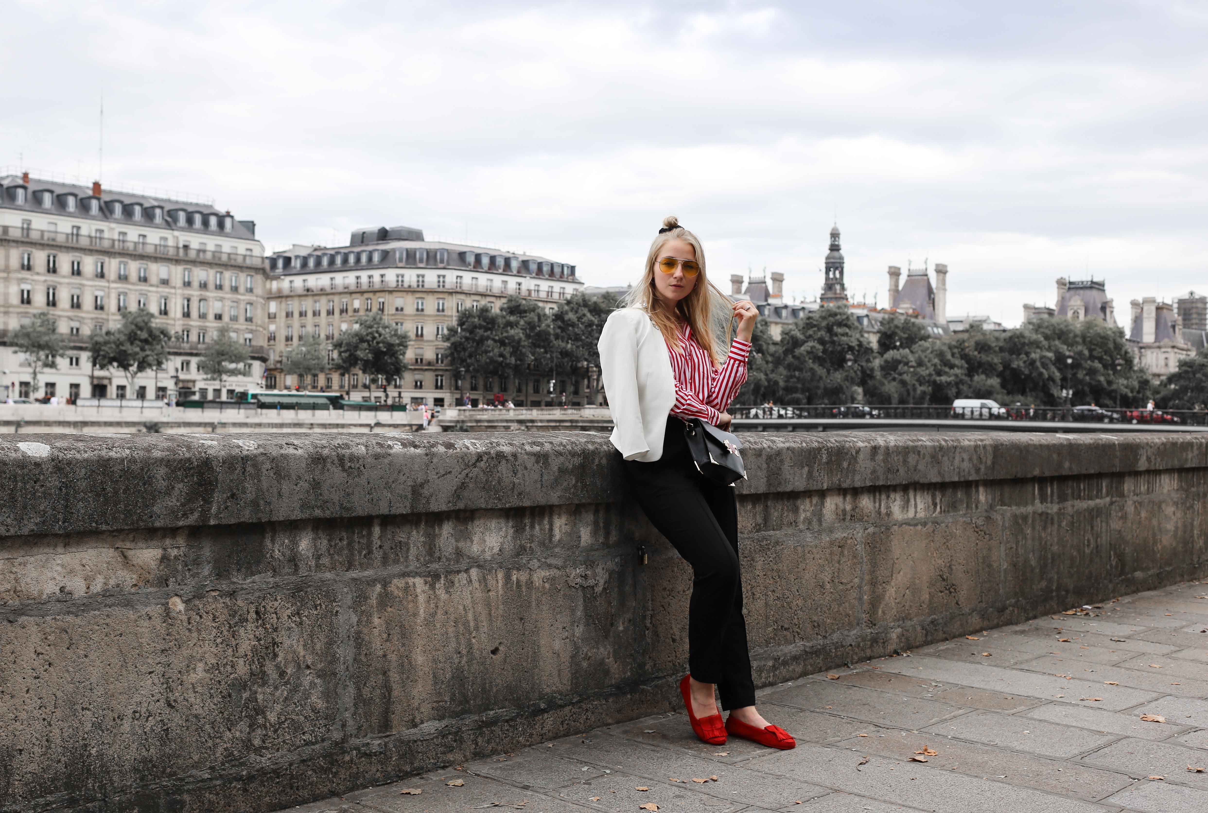 rote-mokassins-streifenbluse-weißer-blazer-paris-modeblog-fashionblog-fashion-blog_1410