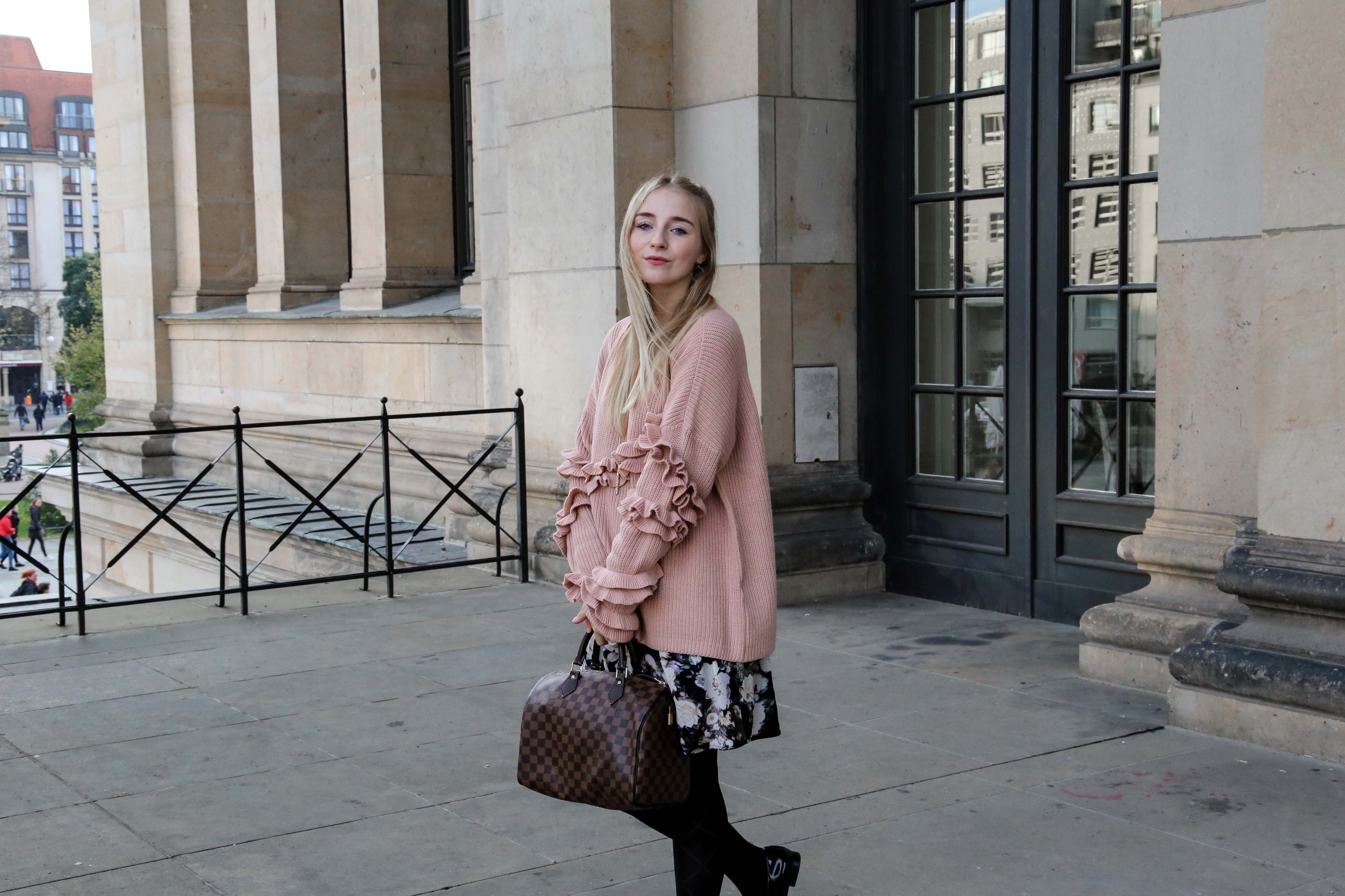rosa-rüschen-pullover-blumenkleid-schleifen-lack-ballerina-berlin-fashionblog-modeblog-blogger-berlin