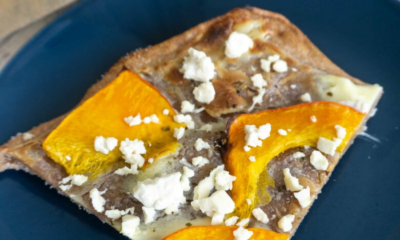 kürbis-feta-dinkel-flammkuchen