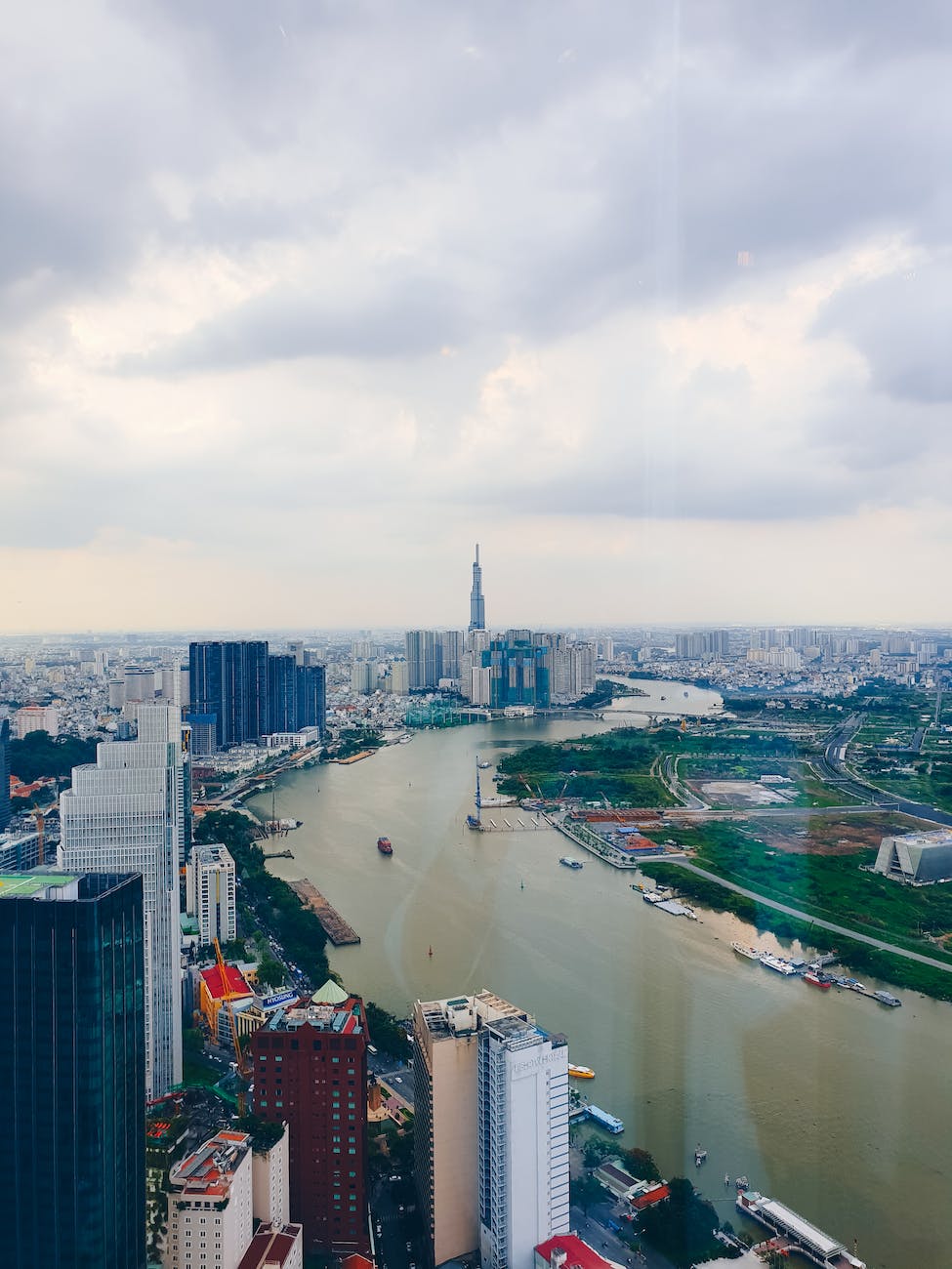 aerial photography of a river in a city